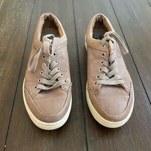 Sofft shoe brand leather sneaker W 6.5